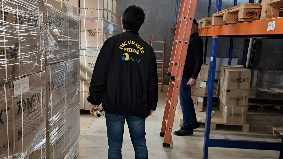 Anatel apreende R$ 1 milhão em equipamento pirata para redes de fibra óptica