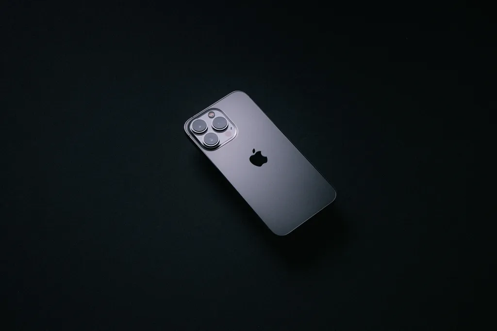iPhone 13 Pro Max (Imagem: Howard Bouchevereau/Unsplash)