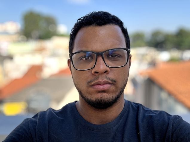 iPhone 15 Plus - câmera frontal (modo retrato)