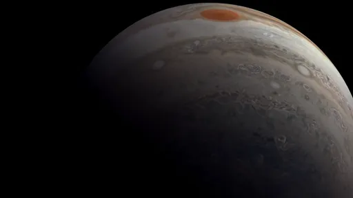 Sinta-se a bordo da sonda Juno sobrevoando Júpiter de pertinho com este vídeo