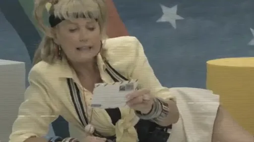 No passado, Xuxa recebe carta de personagem de Stranger Things