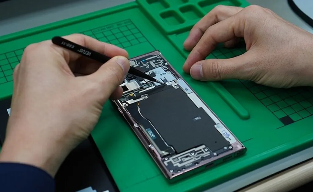 Samsung pode reduzir custo de componentes para troca ao reutilizar partes de celulares (Imagem: Reprodução/Samsung)