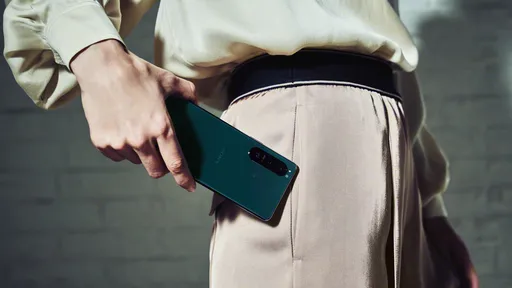 Sony anuncia nova linha Xperia com tela 4K de 120 Hz e lente telefoto variável