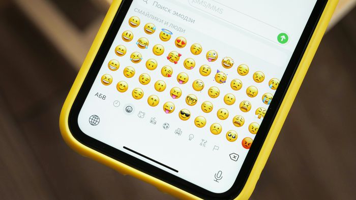 Rosto desconfiado, borboleta e mais: iPhone ganhará novos emojis em breve