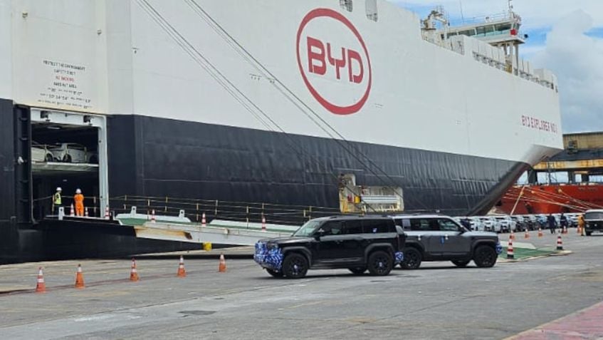 Chegada de carros da BYD no navio Explorer No.1