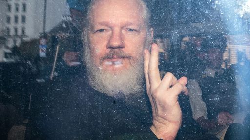 Equador diz ter sofrido 40 milhões de ciberataques após prisão de Julian Assange