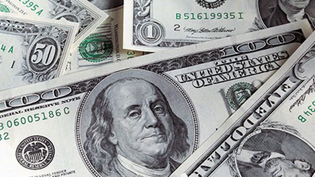 Governo aumenta IOF e torna mais cara a compra do dólar