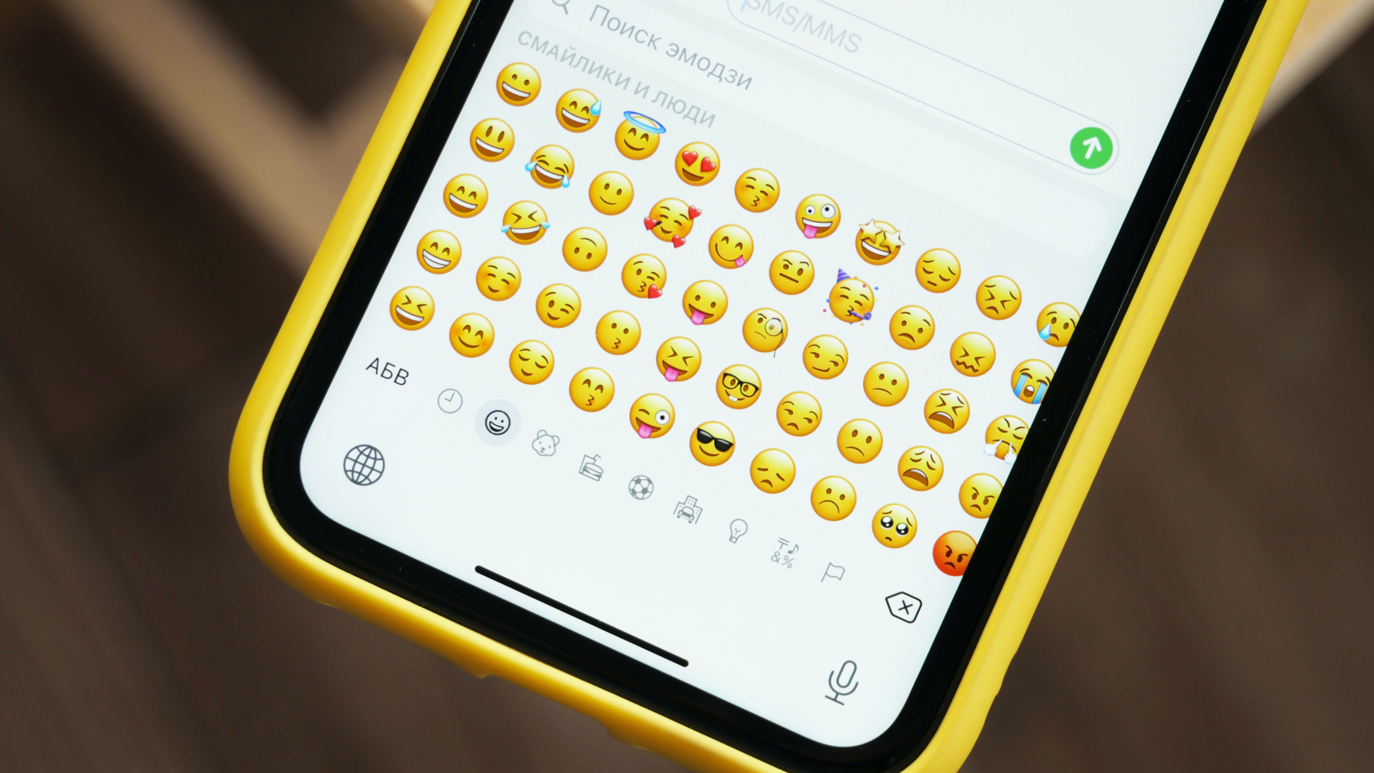 O que são emoticons e emojis: qual o significado das principais carinhas