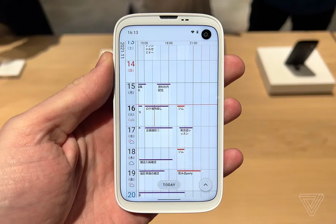 Visual do Balmuda Phone foge dos padrões atuais (Imagem: Reprodução/The Verge)