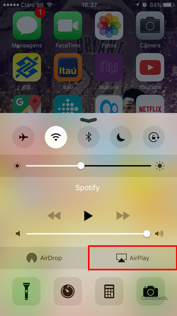 Caso tenha instalado o LonelyScreen corretamente, o ícone do AirPlay estará visível aqui