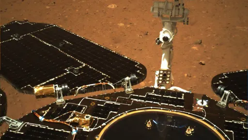 Rover chinês Zhurong tira suas primeiras fotos de Marte; confira!