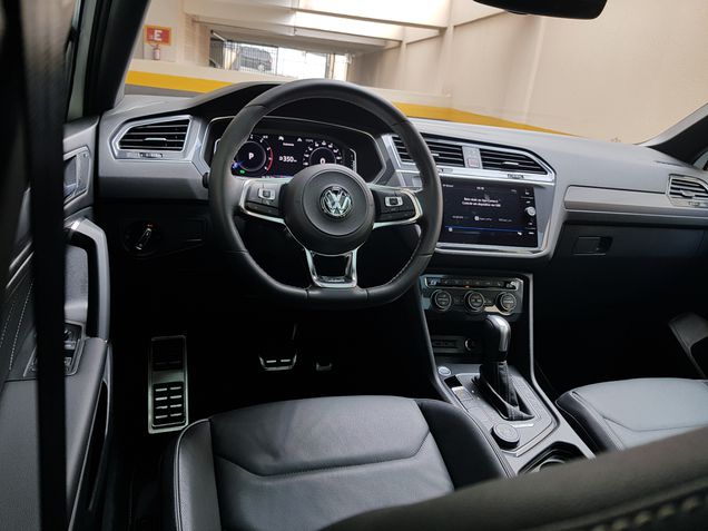 Análise  Volkswagen Tiguan R-Line leva tecnologia e esportividade às  famílias - Canaltech