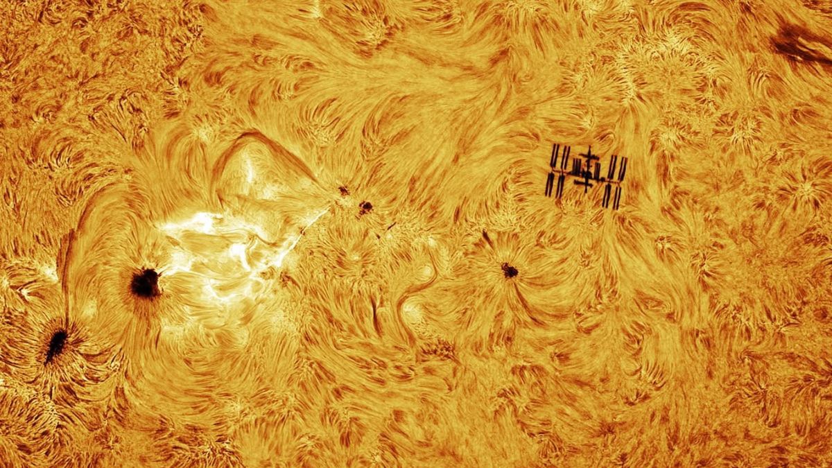 Explosão solar ‘engole' estação espacial em foto com timing perfeito