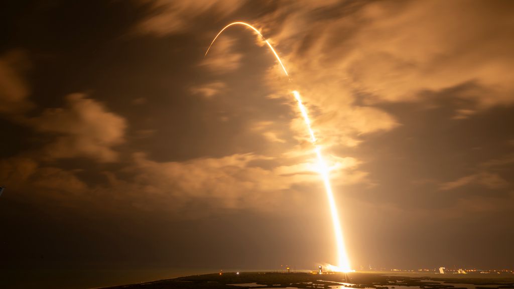 Imagem de longa exposição do lançamento do Falcon 9 nesta madrugada, 21 de maio (Imagem: SpaceX/Divulgação)