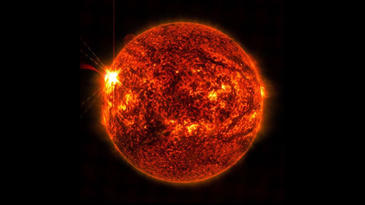 Maior explosão solar de 2025 provoca apagões de rádio em três regiões do planeta
