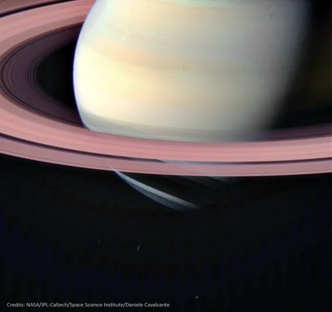 Os anéis de Saturno, formados por partículas de poeira e gelo, existem dentro do Limite de Roche (Imagem: Reprodução/NASA/Caltech/Space Science Institute/Daniele Cavalcante)