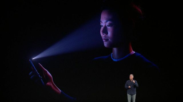 Reconhecimento facial do iPhone X detecta usuário mesmo no escuro e com barba