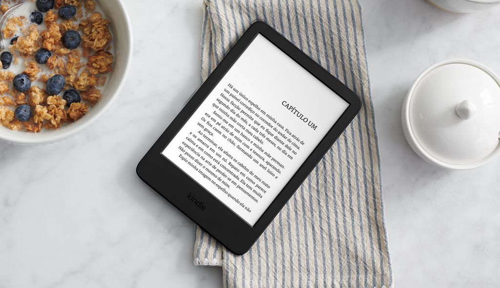 Desenvolvido pela Amazon, o Kindle é um e-reader, dispositivo que permite a leitura de livros digitais otimizado para garantir maior conforto, extensa autonomia e portabilidade (Imagem: Divulgação/Amazon)