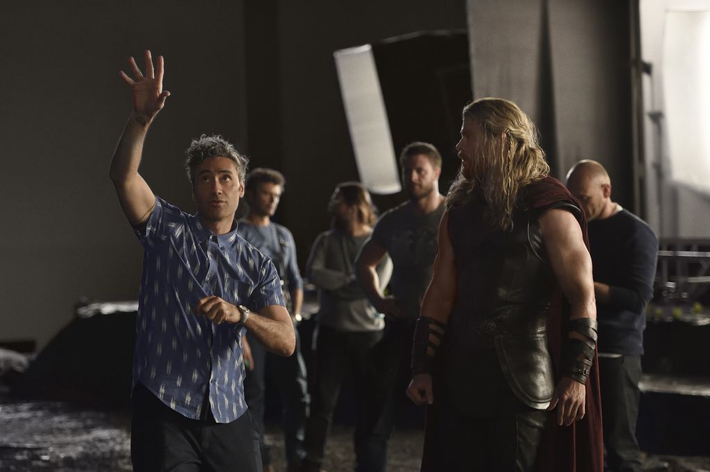Taika Waititi no set de Thor: Ragnarok (Imagem: Reprodução/Marvel)