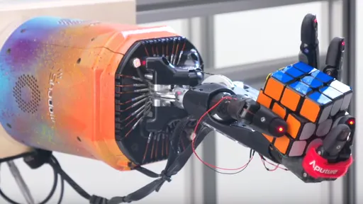 Mão robótica resolve Cubo Mágico sozinha