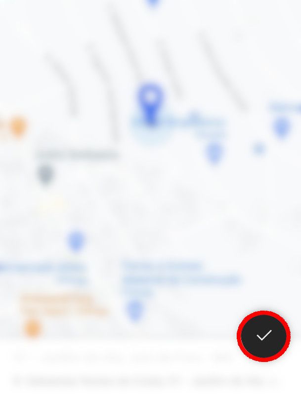 Com o Google Maps aberto, valide a sua localização e clique no ícone de "Confirmar" (Captura de tela: Matheus Bigogno)