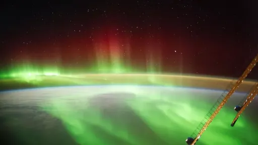 Tempestade solar produz aurora boreal tão intensa que pôde ser vista em NY