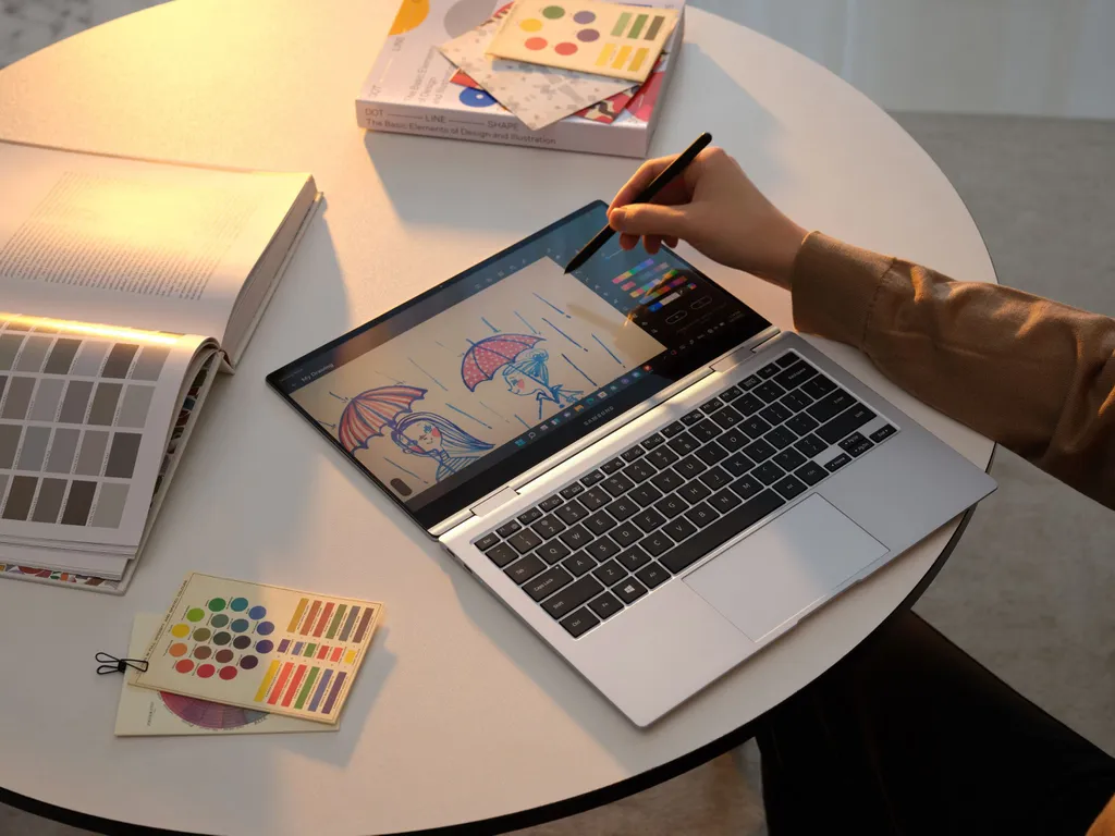 A S Pen está de volta com o Galaxy Book 2 Pro 360, prometendo uma experiência robusta para artista e usuários que realizam anotações escritas (Imagem: Samsung)