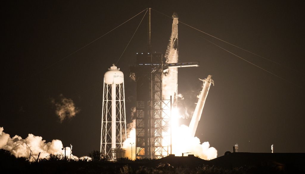 Lançamento da Crew-1 no foguete Falcon 9 (Imagem: Reprodução/NASA)