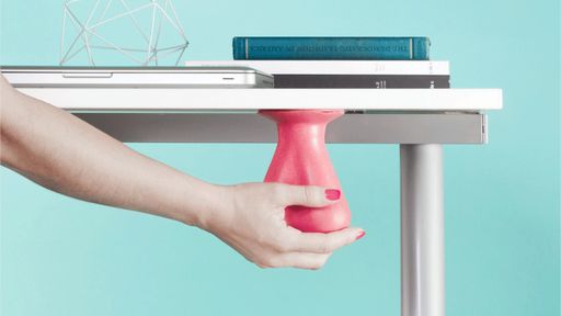 Estressado no trabalho? É só apertar o saco para melhorar!