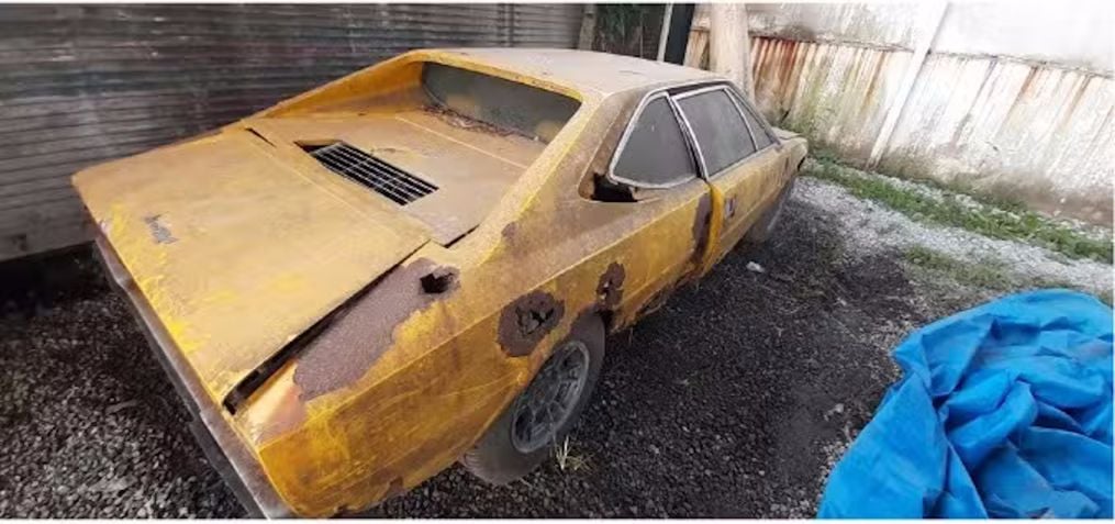 Ferrari Dino 208 GT4 1975 (leilão)