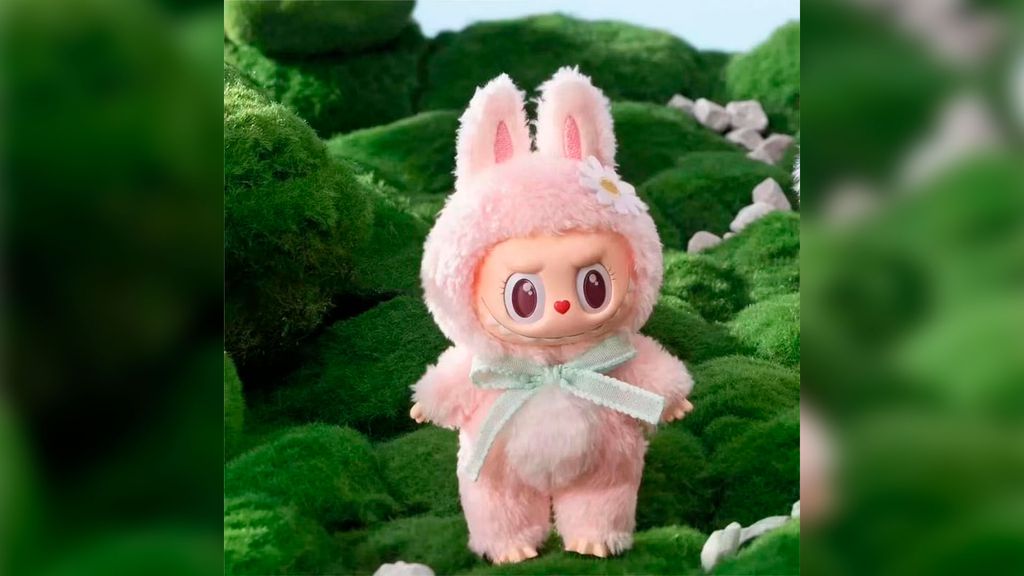 Mokoko é uma amiga de Labubu, caracterizada pelas cores pastel e aspecto fofo (Imagem: Pop Mart/Divulgação)