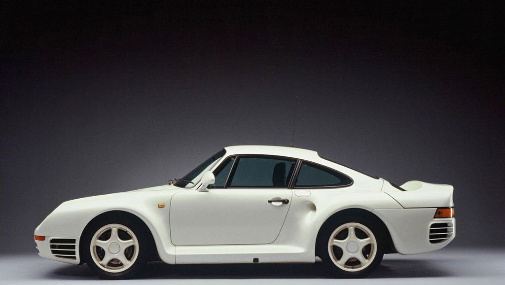Porsche 959 alcançava 317 km/h, recorde para esportivos de produção em meados da década de 1980 (Imagem: Divulgação/Porsche)