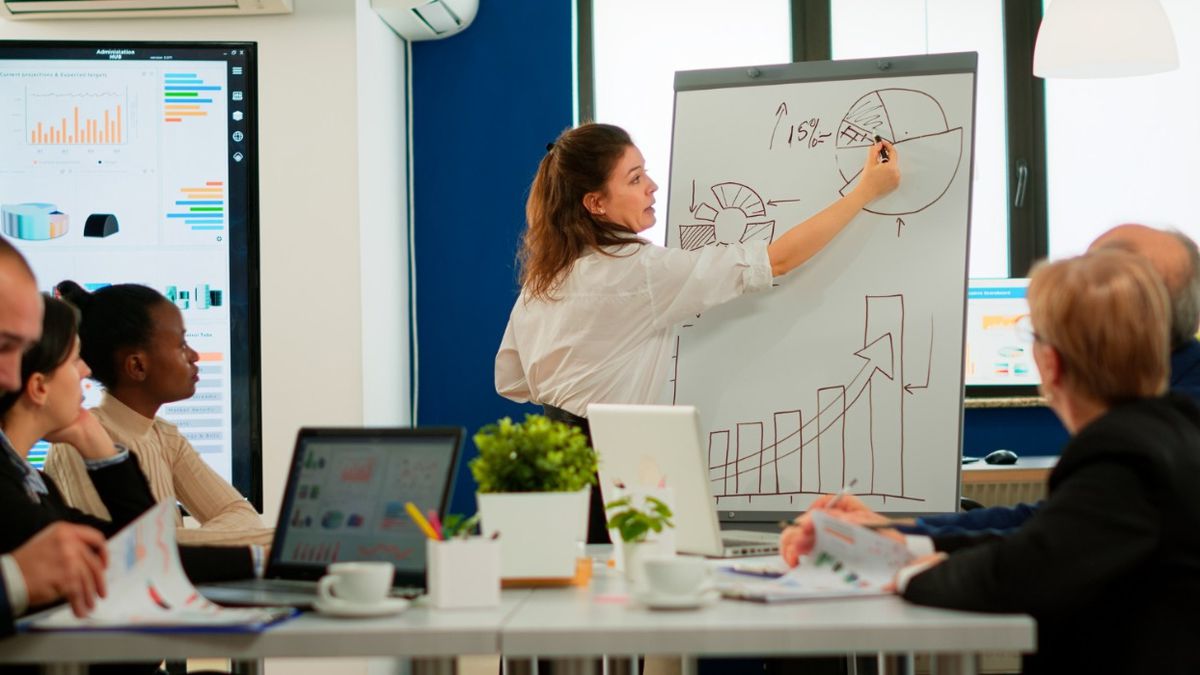 Empresa lança plano gratuito de marketing digital e IA para ONGs e associações