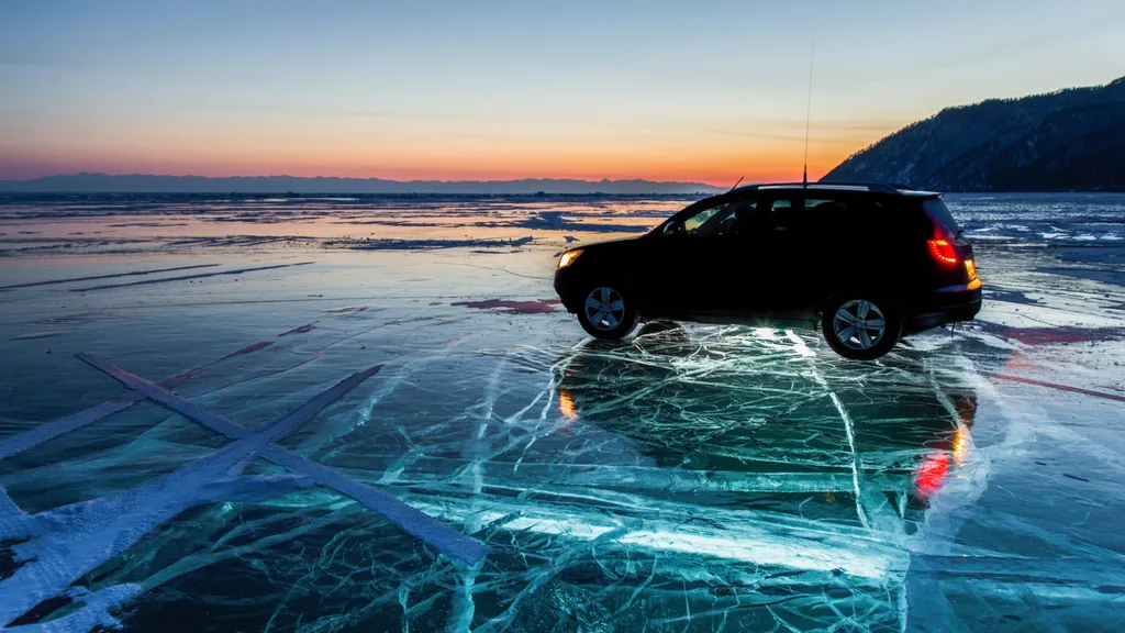 Cinto pode ser perigoso se o gelo abaixo do carro se quebrar, segundo a lei (Imagem: Lightfield Studios/Envato/CC)