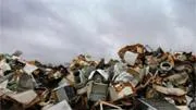 Imagens de destroços do tsunami de 2011 podem ser encontrados na web
