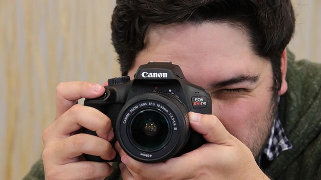 LIQUIDA | Câmera Canon EOS Rebel T100 por R$ 1.169, mais barato que nos EUA!