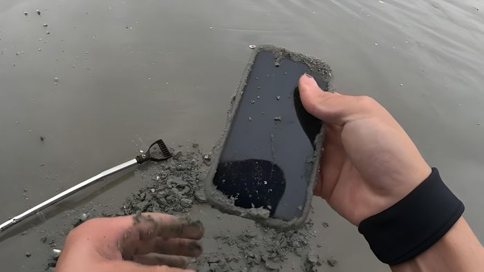 iPhone sobrevive por 2 dias no mar e é encontrado em SC