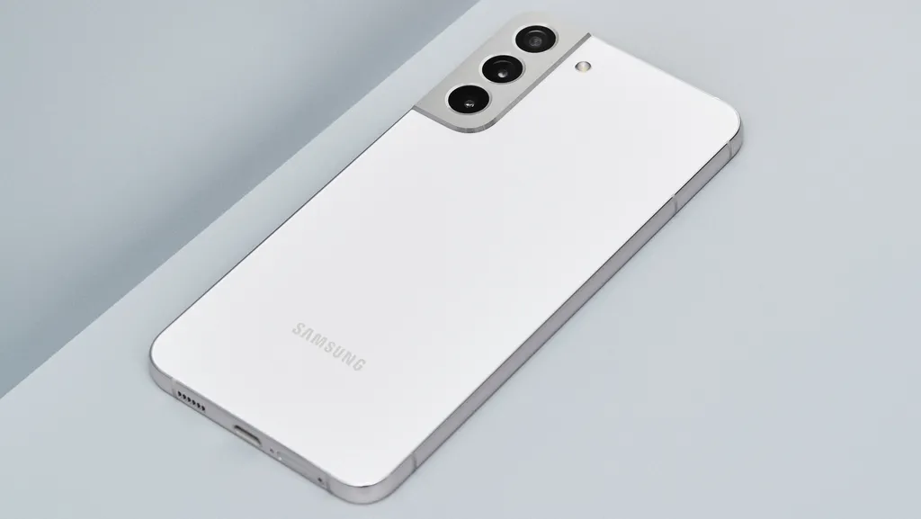 Uma das principais melhorias do Samsung Galaxy Z Flip 4 deve ser a bateria, agora com a mesma capacidade do Galaxy S22 padrão (Imagem: Samsung)