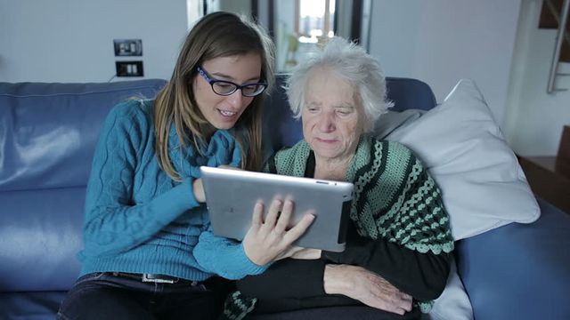 Conheça o primeiro tablet para idosos do Brasil