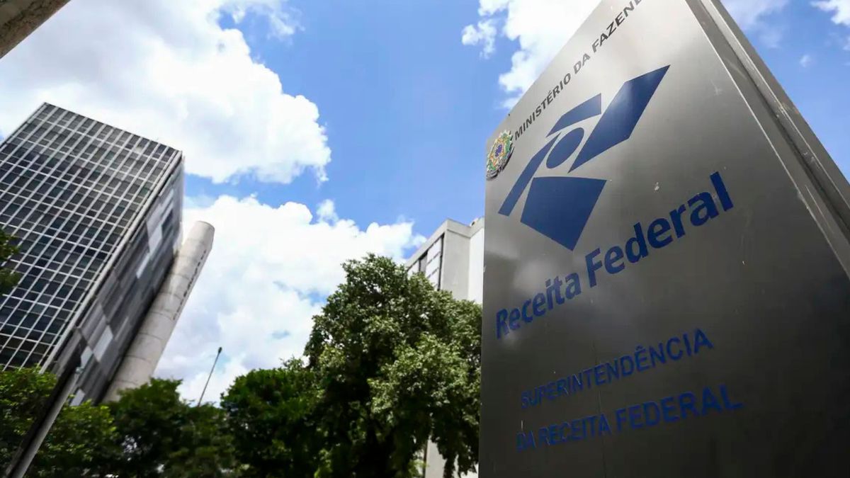 Leilão da Receita Federal de SP tem Toyota Corolla a preço de Iphone 16