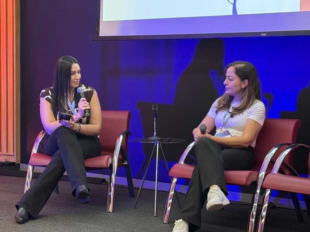 Painel da CES Business & Innovation teve mediação da apresentadora do Canaltech, Fernanda Santos (Imagem: Anaísa Catucci/Canaltech)