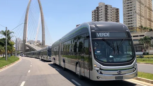 BYD coloca seus ônibus elétricos articulados para rodar em São Paulo