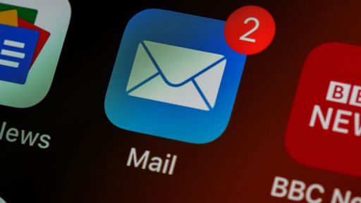 Como alterar os gestos de deslizar no Mail do iPhone