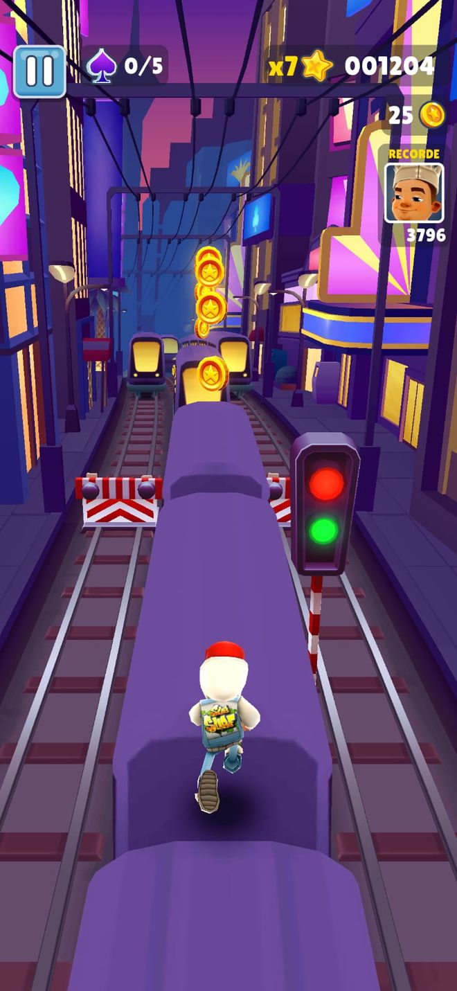 Jogando Subway-Surfers 