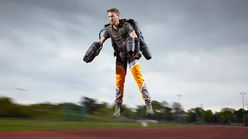 Recorde mundial de Usain Bolt é quebrado por homem voando em jetpack
