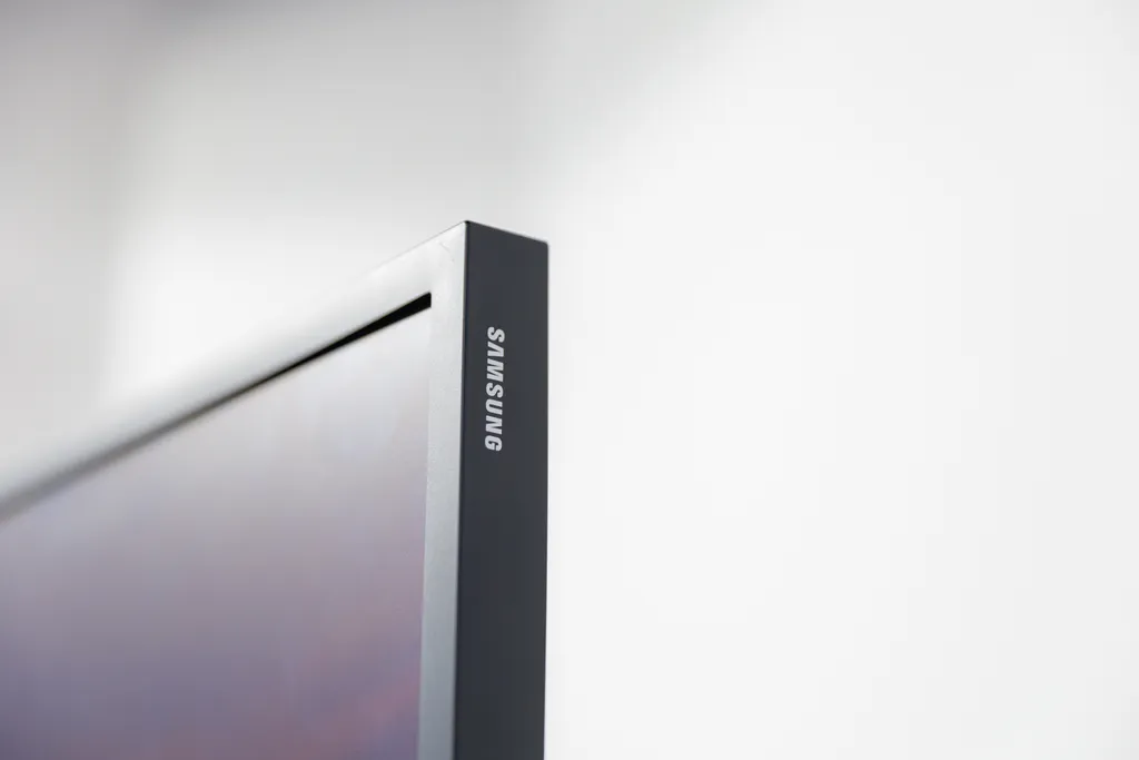 Samsung The Frame 2022 tem visual ultrafino e discreto (Imagem: Ivo Meneghel Jr/Canaltech)