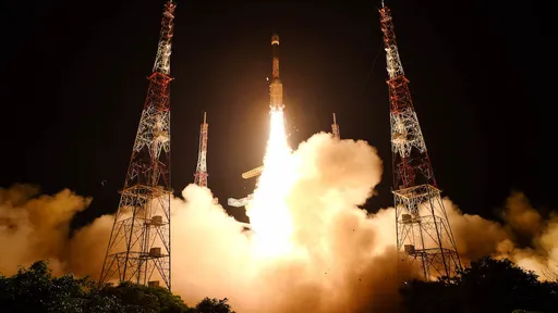 Foguete indiano cai logo após o lançamento e satélite acaba destruído