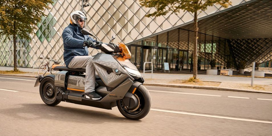 BMW CE 04