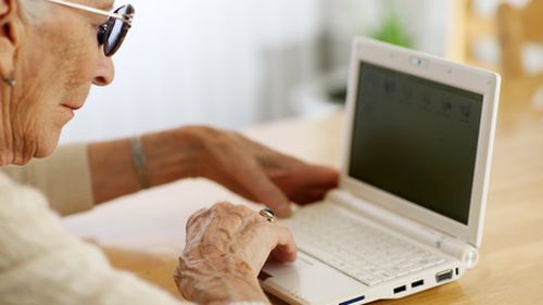 Terceira idade: como a tecnologia ajuda idosos a se aprimorarem para trabalhar