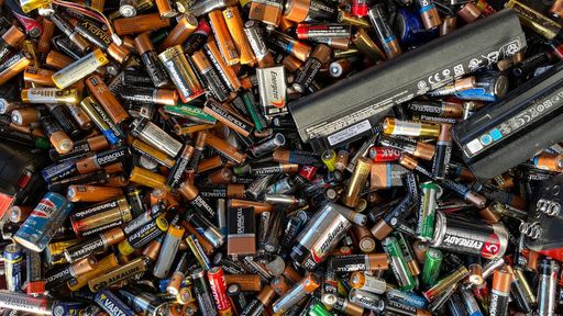 Iniciativa brasileira aposta em método inovador para reciclar baterias